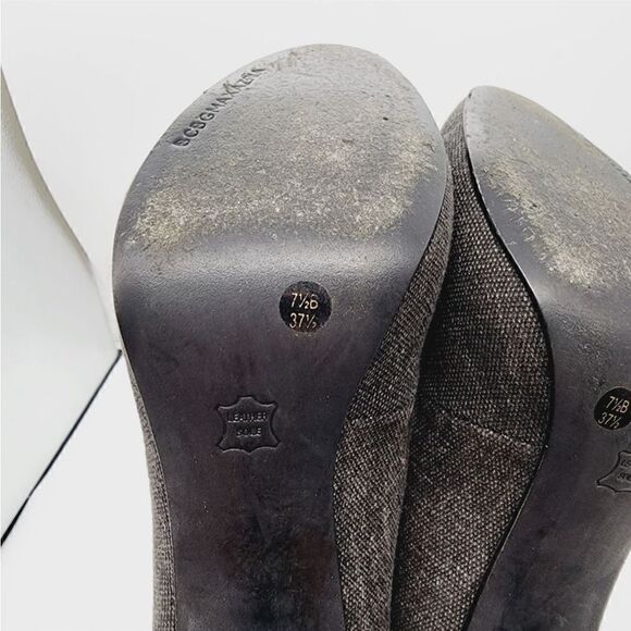 BCBG Black Textured Pumps with 3” Gold Accent Heels Size 7.5 - Picture 6 of 9